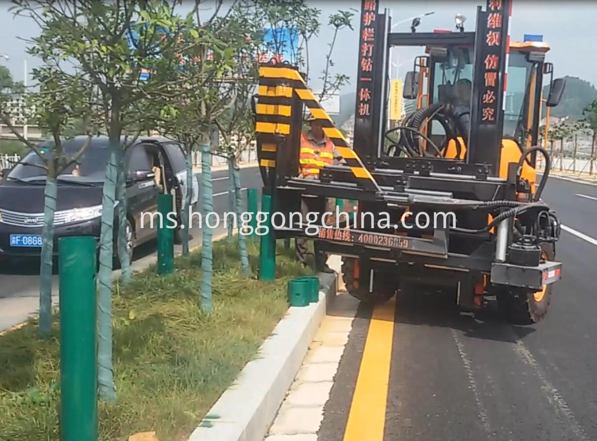 Hydraulic Hammering Guardrail Pile Driver Machine